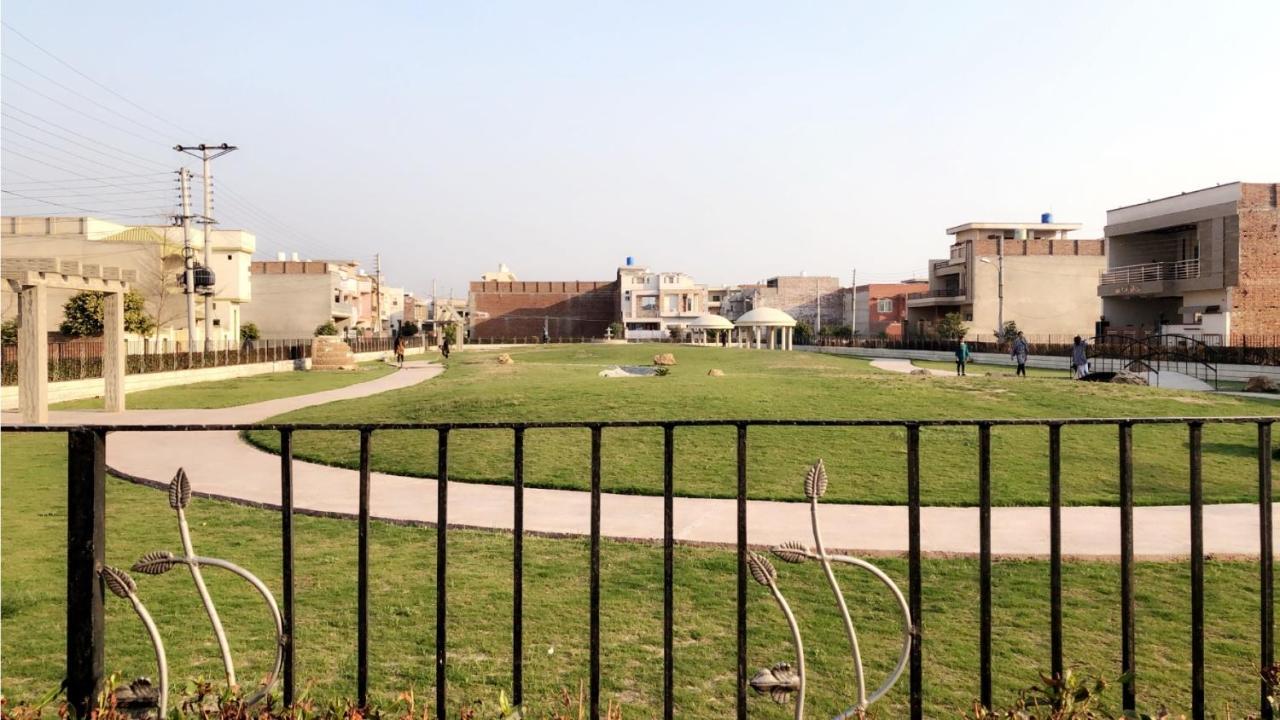 Fully Serviced Holiday Home Near Lyallpur Galleriaファイサラーバード エクステリア 写真