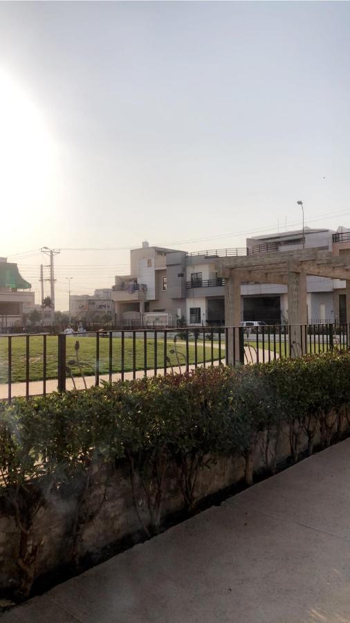 Fully Serviced Holiday Home Near Lyallpur Galleriaファイサラーバード エクステリア 写真